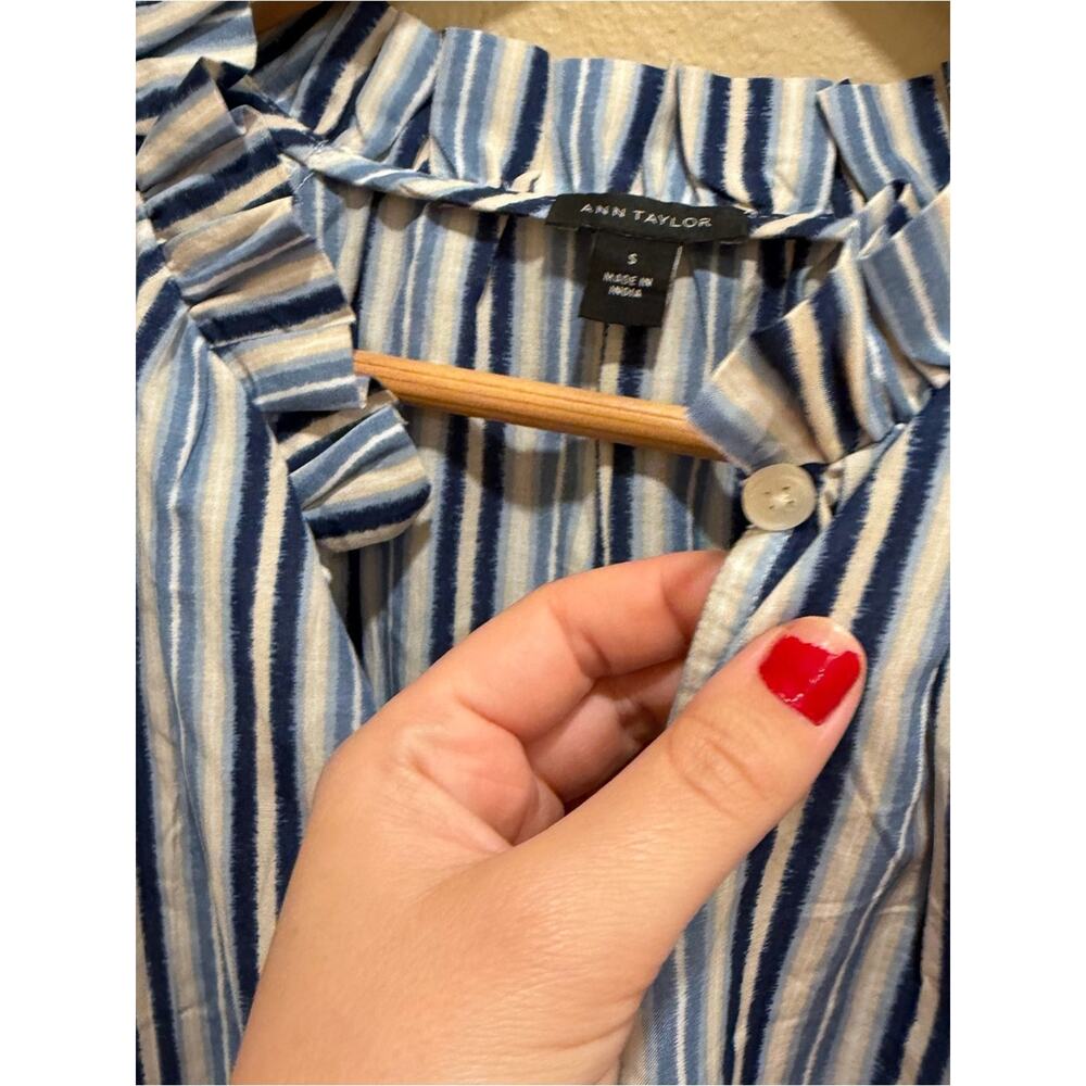 Ann Taylor Striped Long-Sleeve V-Neck Women’s Top in Blue and White Cotton Small - Picture 12 of 13
